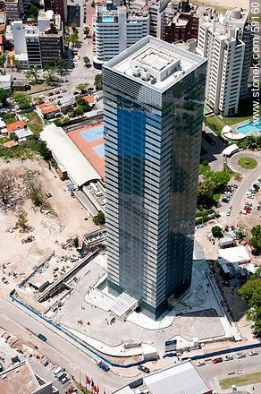 Vista aérea de la torre 4 del World Trade Center Montevideo (2012) - Departamento de Montevideo - URUGUAY. Foto No. 59160