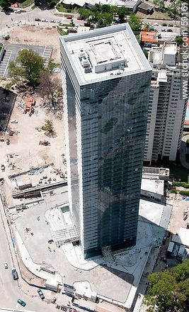 Vista aérea de la torre 4 del World Trade Center Montevideo (2012) - Departamento de Montevideo - URUGUAY. Foto No. 59161