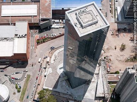 Vista aérea de la torre 4 del World Trade Center Montevideo (2012) - Departamento de Montevideo - URUGUAY. Foto No. 59162