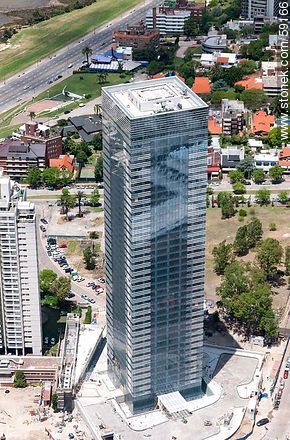 Vista aérea de la torre 4 del World Trade Center Montevideo (2012) - Departamento de Montevideo - URUGUAY. Foto No. 59166