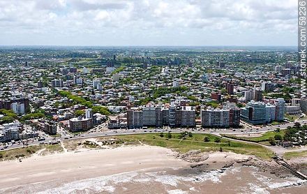 Vista aérea de la rambla Rep. de Chile y las calles Arrascaeta, Asturias y 9 de Junio - Departamento de Montevideo - URUGUAY. Foto No. 59236