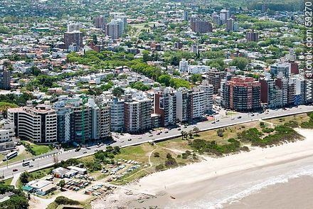 Vista aérea de edificios de la rambla Rep. de Chile - Departamento de Montevideo - URUGUAY. Foto No. 59270