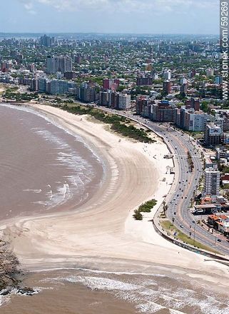 Vista aérea de la rambla de Malvín y su playa - Departamento de Montevideo - URUGUAY. Foto No. 59269