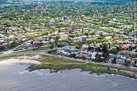Vista aérea de la rambla y Coimbra - Departamento de Montevideo - URUGUAY. Foto No. 59255