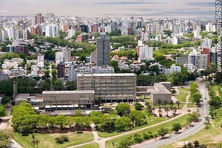 Vista aérea de la Facultad de Ingeniería - Departamento de Montevideo - URUGUAY. Foto No. 59297