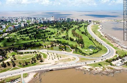 Vista aérea del parque del Club de Golf de Punta Carretas. Rambla Wilson y Avenida Dr. Juan. A. Cachón - Departamento de Montevideo - URUGUAY. Foto No. 59308