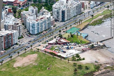 Vista aérea del club La Estacada y Nautilus. Rambla y calles Caracé y Terú - Departamento de Montevideo - URUGUAY. Foto No. 59272