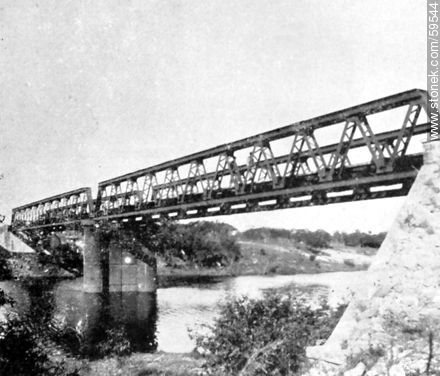 Puente sobre el arroyo San Francisco en Paysandú, 1909 -  - URUGUAY. Foto No. 59544