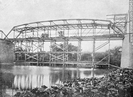Tramo central del puente sobre el río San José, 1909 -  - URUGUAY. Foto No. 59545