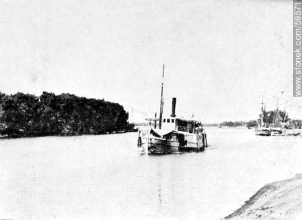 Río Negro. Isla del Puerto in front of the city of Mercedes, 1910 -  - URUGUAY. Photo #59571