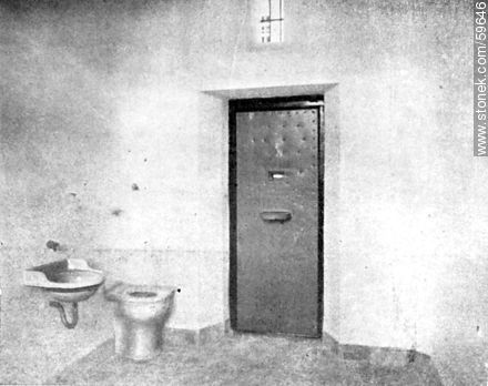 La nueva Penitenciaría, Interior de una celda, 1910 - Departamento de Montevideo - URUGUAY. Foto No. 59646