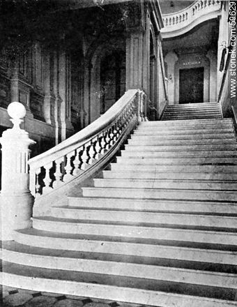 Una escalera de la Estación Central del Ferrocarril C. del Uruguay, 1910 - Departamento de Montevideo - URUGUAY. Foto No. 59629