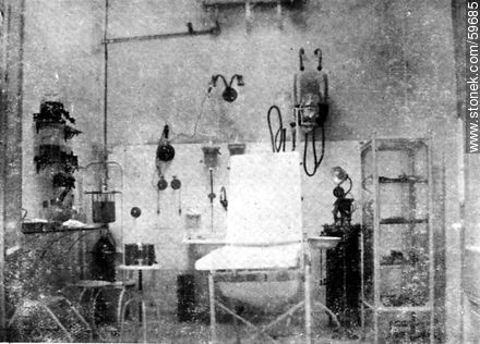 Una sala de curaciones del Sanatorio, 1910 - Departamento de Montevideo - URUGUAY. Foto No. 59685