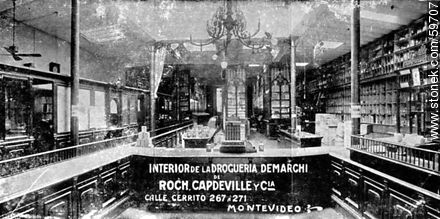 Interior de la droguería Demarchi de Roch. Capdeville y Cía. en la calle Cerrito 267 a 271, 1910 - Departamento de Montevideo - URUGUAY. Foto No. 59707