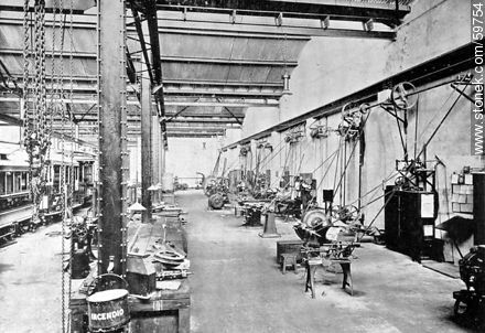 Uno de los talleres de la Sociedad Comercial de Montevideo (trenvias), 1910 - Departamento de Montevideo - URUGUAY. Foto No. 59754