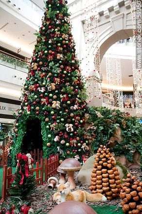 Christmas in the Punta Carretas Shopping Mall. Christmass tree - Department of Montevideo - URUGUAY. Photo #59950
