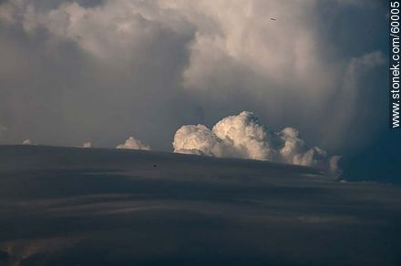 Formación de nubes de tormenta - Punta del Este y balnearios cercanos - URUGUAY. Foto No. 60005