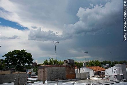 Formación de tormenta de verano - Departamento de Montevideo - URUGUAY. Foto No. 60110