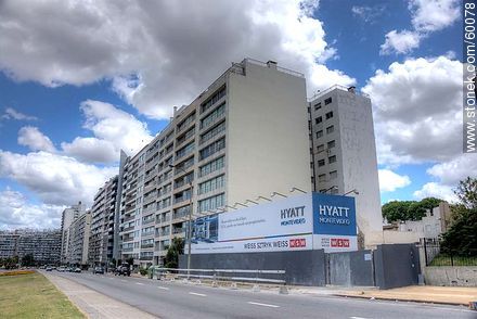 Rambla República del Perú. Construcción de un edificio Hyatt (2013) - Departamento de Montevideo - URUGUAY. Foto No. 60078