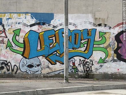 Grafiti en muro de Cementerio en el Buceo - Departamento de Montevideo - URUGUAY. Foto No. 60113