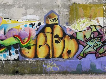 Graffiti on wall of a cemetery in Buceo - Department of Montevideo - URUGUAY. Photo #60136