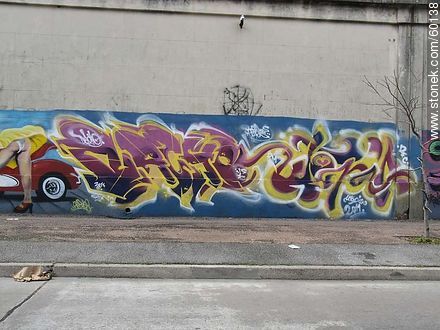 Grafiti en muro de Cementerio en el Buceo - Departamento de Montevideo - URUGUAY. Foto No. 60138