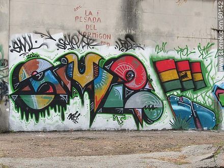 Grafiti en muro de Cementerio en el Buceo - Departamento de Montevideo - URUGUAY. Foto No. 60142