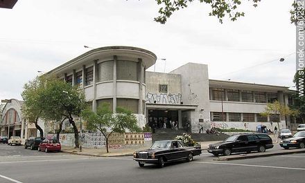 Liceo Zorrilla en Bulevar España y Joaquín Requena. Cortejo fúnebre - Departamento de Montevideo - URUGUAY. Foto No. 60232