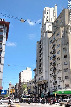 El Palacio Díaz en la Av. 18 de Julio y Ejido - Departamento de Montevideo - URUGUAY. Foto No. 60420