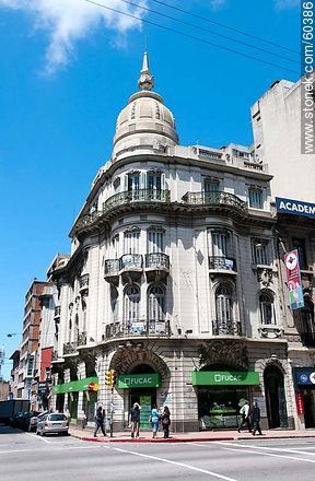 Corner of 18 Julio and Vazquez streets - Department of Montevideo - URUGUAY. Photo #60386