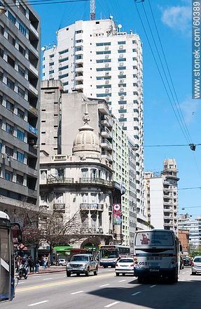 Corner of 18 Julio and Vazquez streets - Department of Montevideo - URUGUAY. Photo #60389