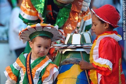 Children with their drums ready for the parade - Department of Montevideo - URUGUAY. Photo #60577