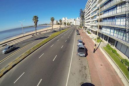 Pocitos beach and Rambla Rep. del Perú.  - Department of Montevideo - URUGUAY. Photo #60840