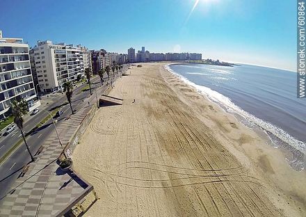Playa Pocitos y Rambla Rep. del Perú - Departamento de Montevideo - URUGUAY. Foto No. 60864