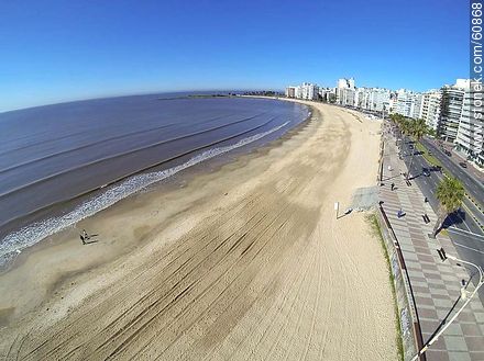 Playa Pocitos y Rambla Rep. del Perú - Departamento de Montevideo - URUGUAY. Foto No. 60868