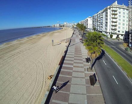 Pocitos beach and Rambla Rep. del Perú.  - Department of Montevideo - URUGUAY. Photo #60865