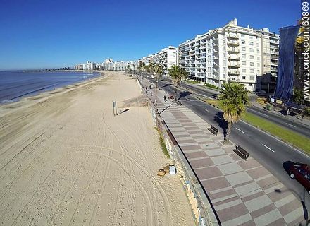 Playa Pocitos y Rambla Rep. del Perú - Departamento de Montevideo - URUGUAY. Foto No. 60869