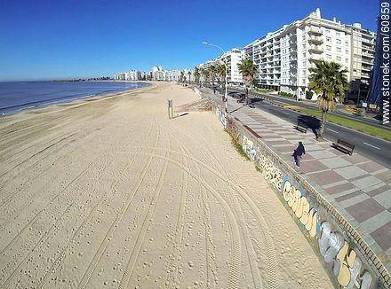 Playa Pocitos y Rambla Rep. del Perú - Departamento de Montevideo - URUGUAY. Foto No. 60859