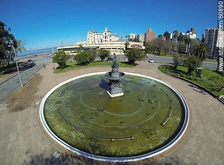 Fountain in front of Edificio Mercosur - Department of Montevideo - URUGUAY. Photo #60890