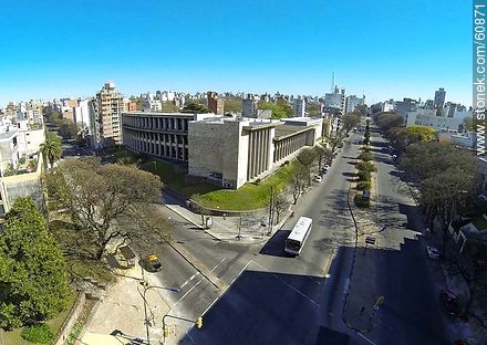 Aerial view of Bulevar Artigas facing north. Corner of Bulevar España. Faculty of Architecture - Department of Montevideo - URUGUAY. Photo #60871