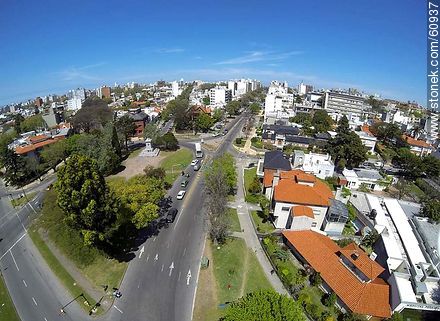 Foto aérea de la Avenida Francisco Soca. Plaza de los Heroes de la Independencia - Departamento de Montevideo - URUGUAY. Foto No. 60937