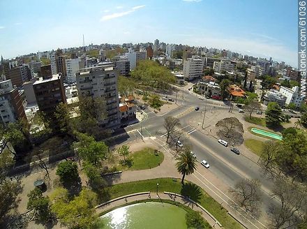 El cruce de las avenidas Gonzalo Ramírez, Julio Herrera y Reissig y 21 de Setiembre - Departamento de Montevideo - URUGUAY. Foto No. 61036