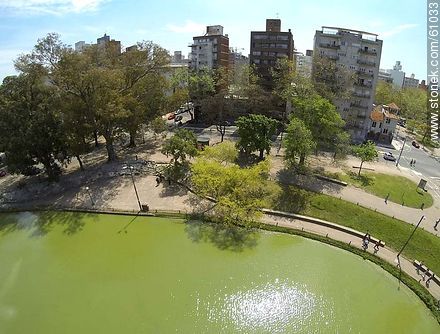 El lago del Parque Rodó. La Avenida Gonzalo Ramírez - Departamento de Montevideo - URUGUAY. Foto No. 61033