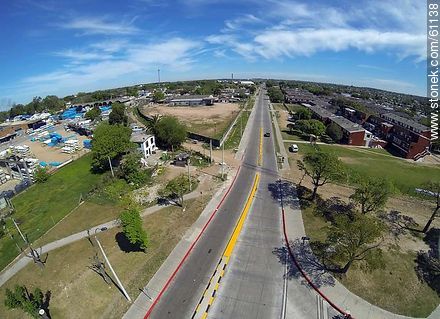 Vista aérea del Bulevar Batlle y Ordóñez - Departamento de Montevideo - URUGUAY. Foto No. 61138