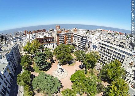 Foto aérea de la Plaza Zabala - Departamento de Montevideo - URUGUAY. Foto No. 61261
