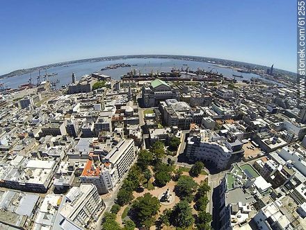 Foto aérea de la Plaza Zabala - Departamento de Montevideo - URUGUAY. Foto No. 61255