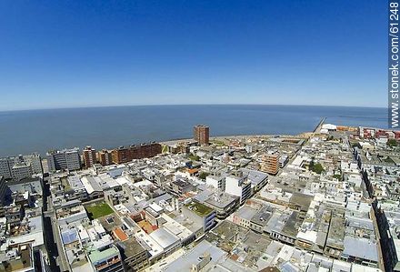 Vista aérea de la peatonal Sarandí y su escollera, y la calle Washington - Departamento de Montevideo - URUGUAY. Foto No. 61248