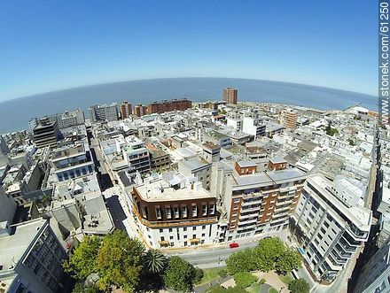 Foto aérea de la Plaza Zabala - Departamento de Montevideo - URUGUAY. Foto No. 61250