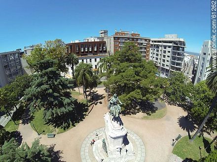 Foto aérea de la Plaza Zabala - Departamento de Montevideo - URUGUAY. Foto No. 61262