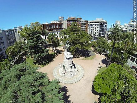 Foto aérea de la Plaza Zabala - Departamento de Montevideo - URUGUAY. Foto No. 61256